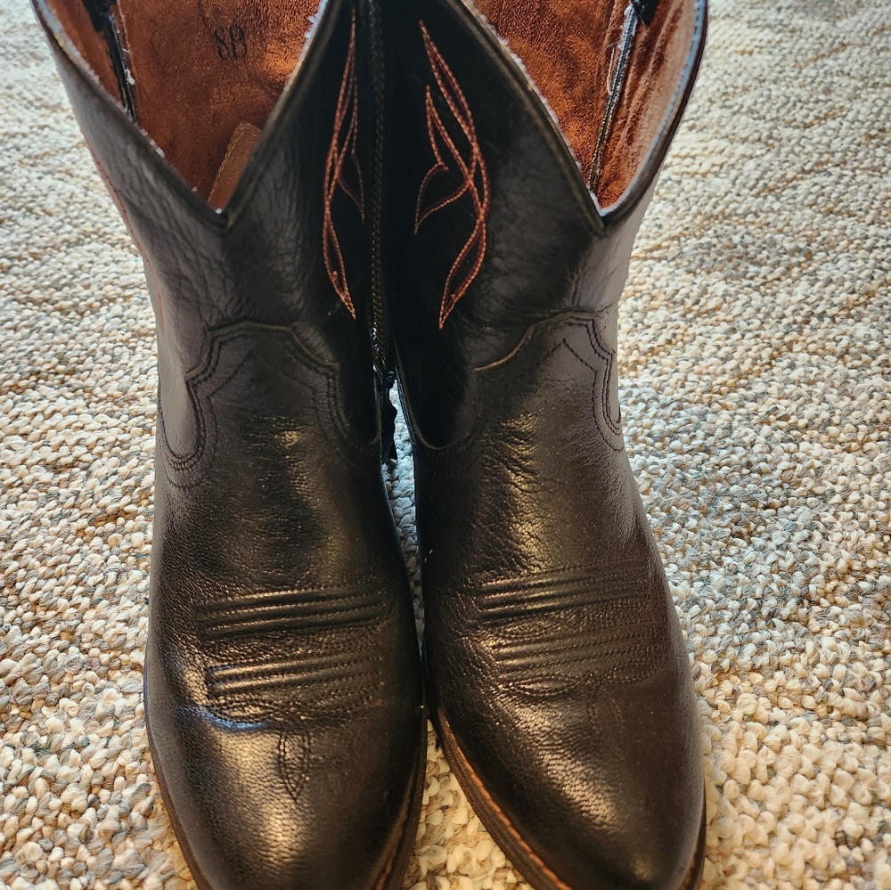 Ariat Darlin Women’s Sz 8 Black Leather Western Ankle Boots Booties Zip Up